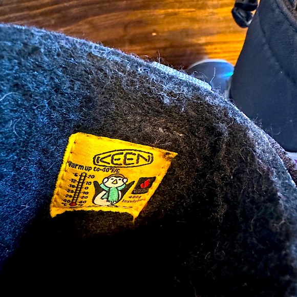 New Keen winter boots - Picture 3 of 3